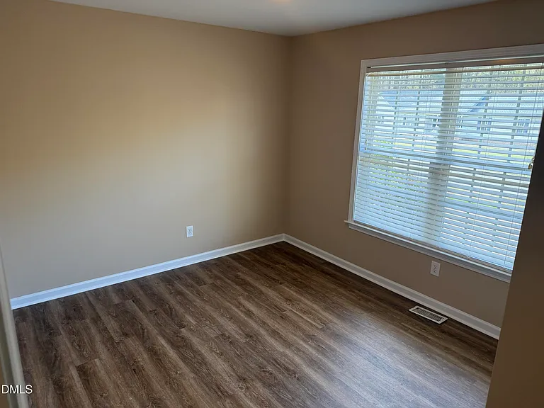 313 Opal Ln — Photo 9