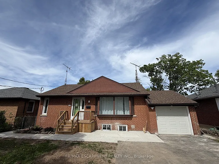 377 Martin St #UPPER — Photo 1