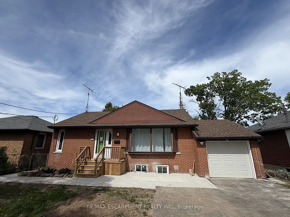 377 Martin St #UPPER