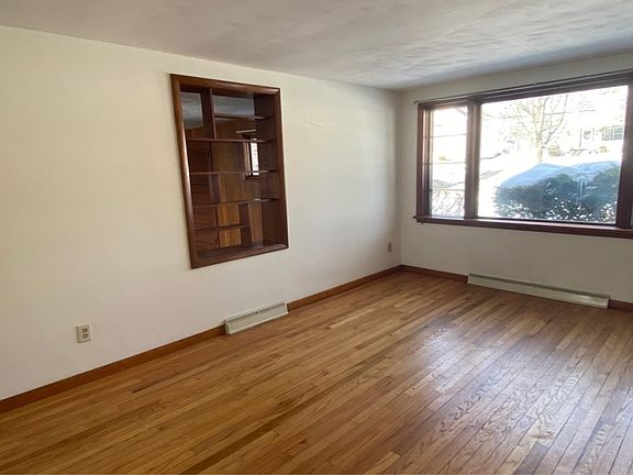 4th image of 447 Broad St #10713088