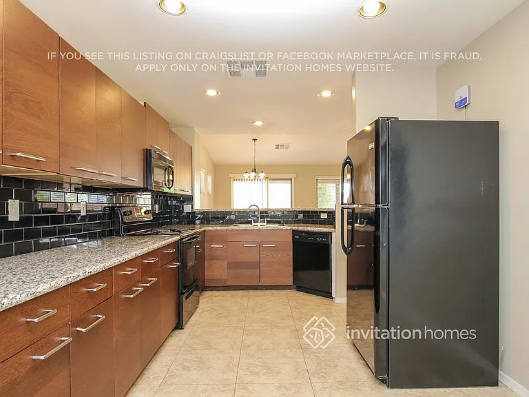 14409 N 150th Ave — Photo 7