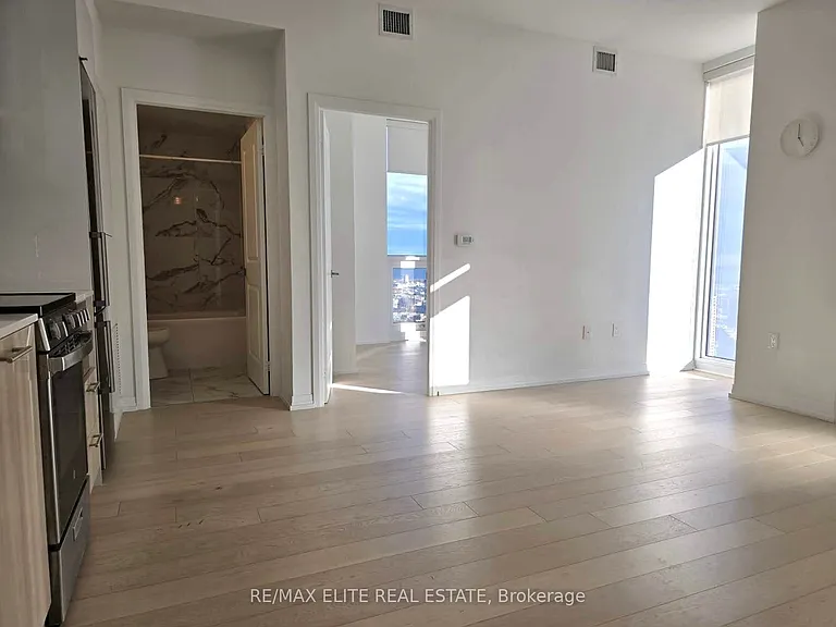 251 Jarvis St #Penthouse 5003 — Photo 4