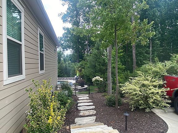 3rd image of 709 Fawns Glen Pl