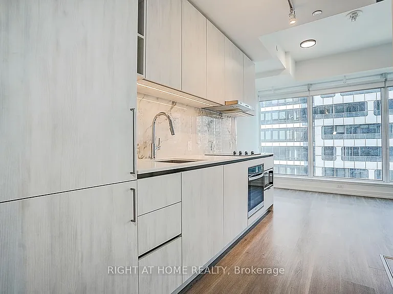 8 Wellesley St W #2606 — Photo 4