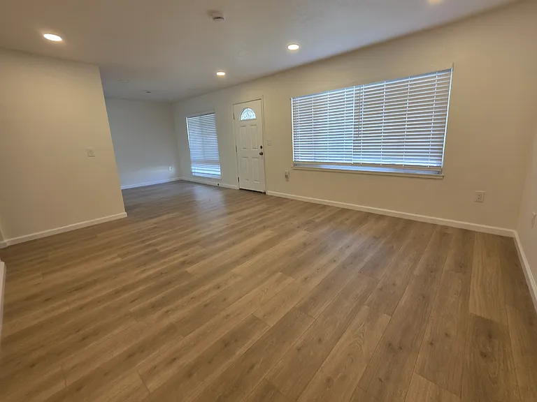 1086 Mersey Ave — Photo 15