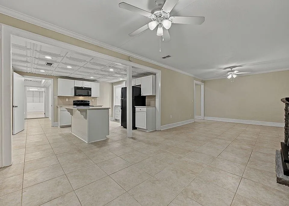 2132 Dunwoody Gln