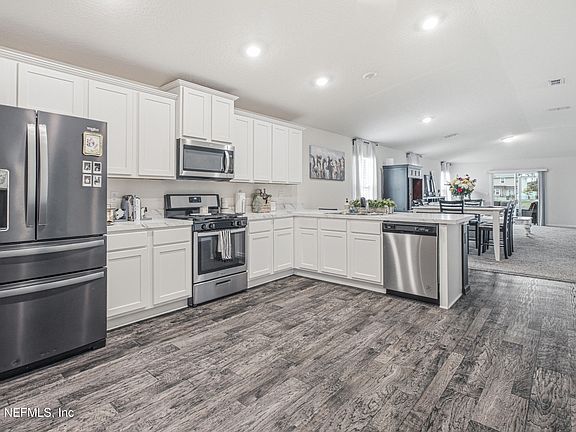 3rd image of 104 LOGRONO Court