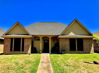113 Silverbell Cir, Lake Jackson, TX 77566