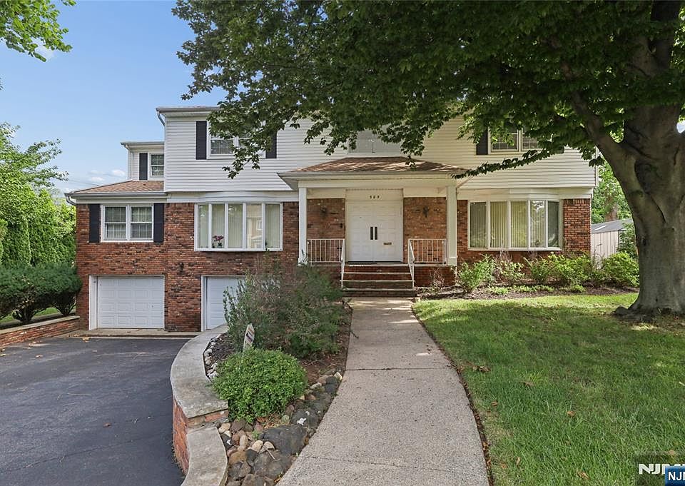 1st image of 585 Churchill Road