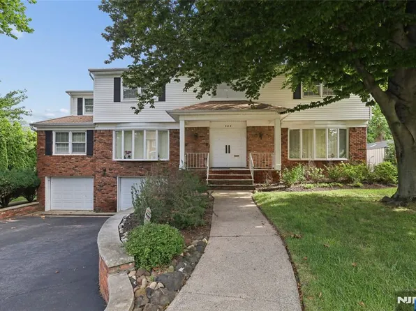 585 Churchill Rd, Teaneck, NJ 07666
