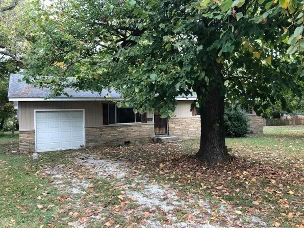 715 E Springfield St, Aurora, MO 65605