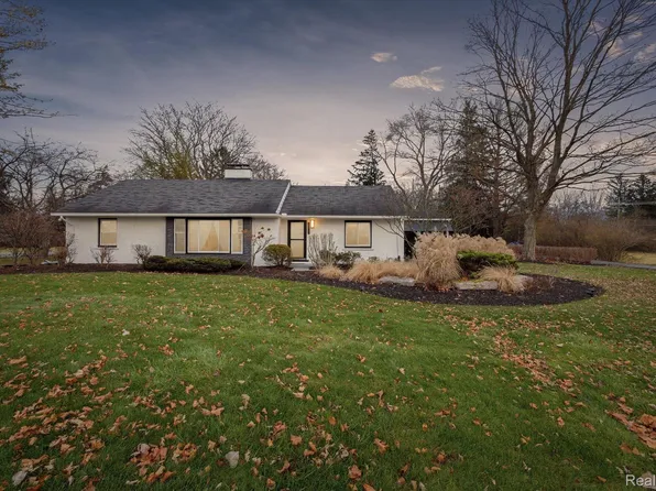 30820 Vernon Dr, Beverly Hills, MI 48025
