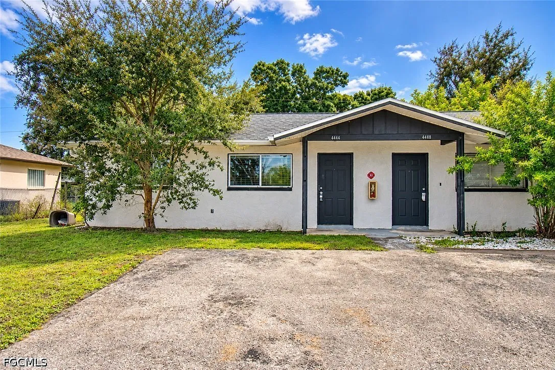 2 bed, 1.0 bath, 896 sqft, $1,200 — Photo 2