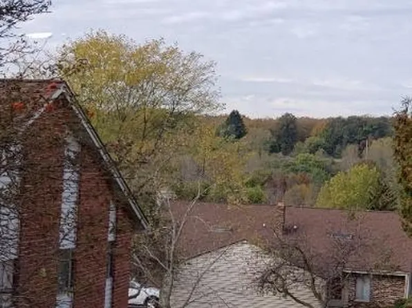 629 Westridge Dr APT 12, West Bend, WI 53095