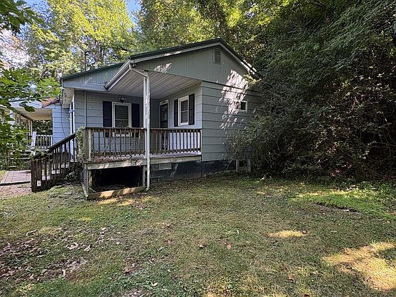 3rd image of 209 Oak St