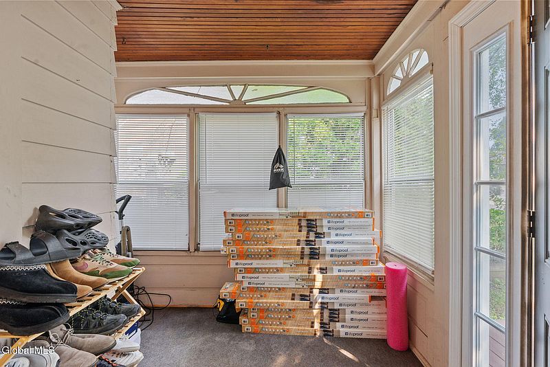 5th image of 1833 Western Avenue