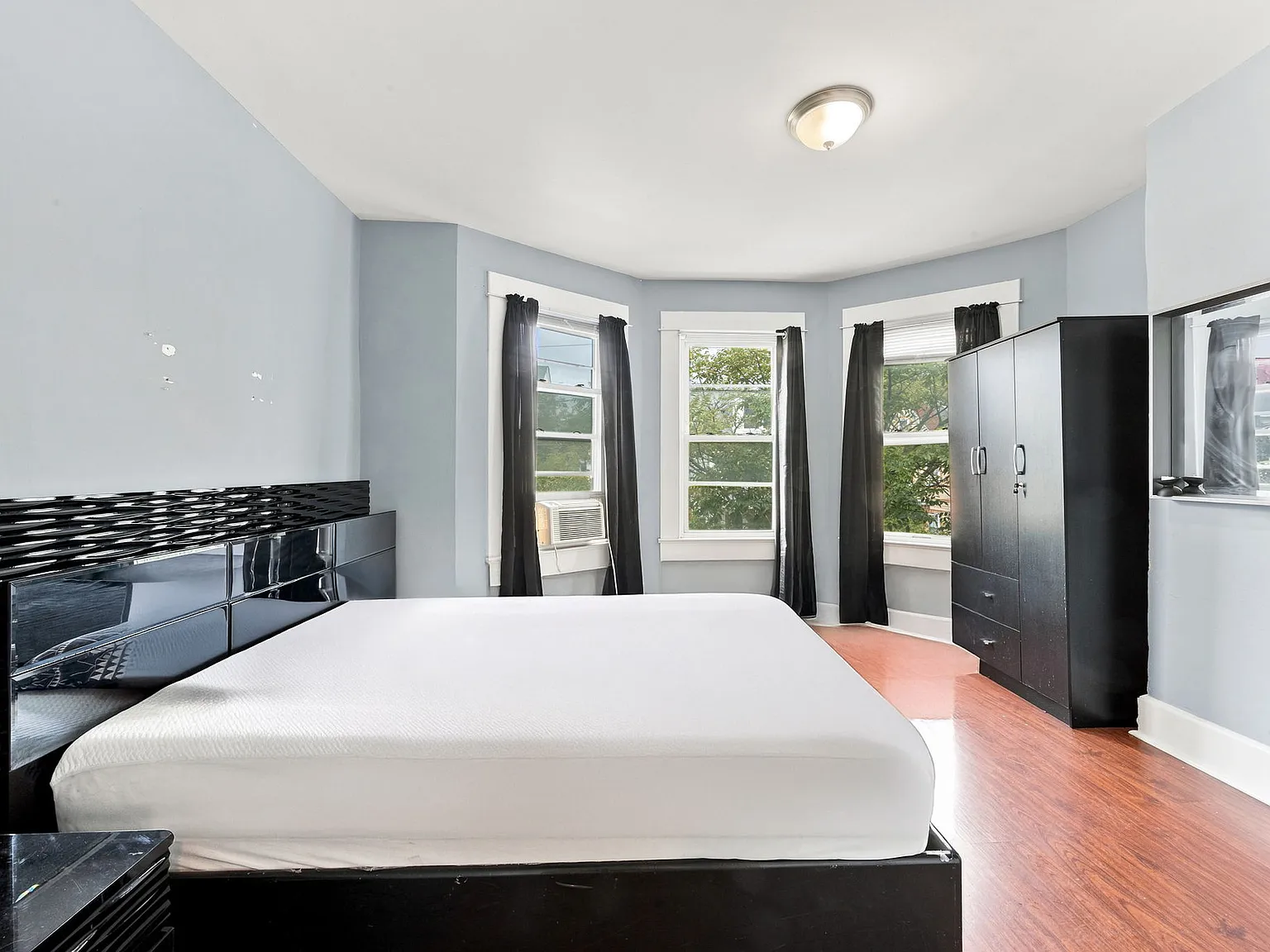 2 bed, 800 sqft, $1,900 — Photo 3