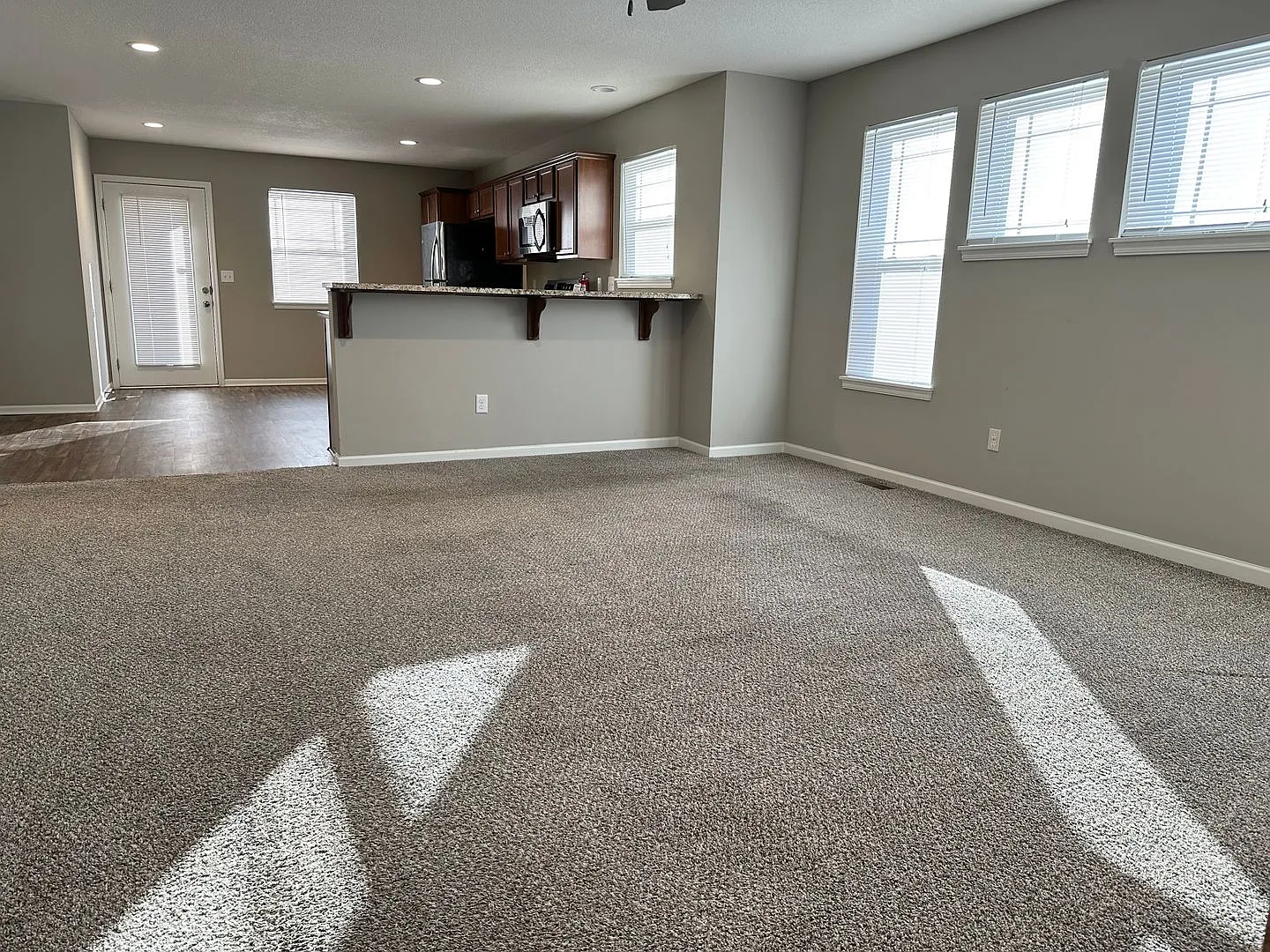 3 Bed | 3 Bath | 2 Car Garage Attached Villa in Blue Springs — Photo 3