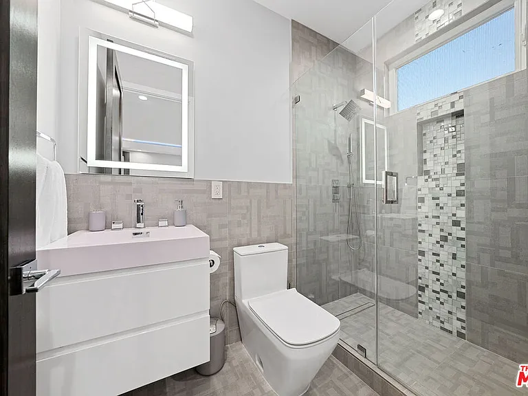 14817 Otsego St — Photo 27