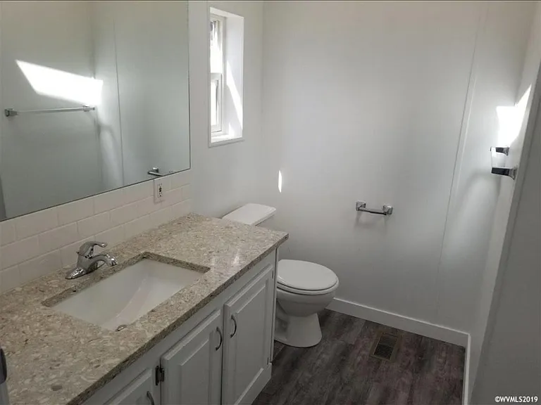 1020 Linden St — Photo 8