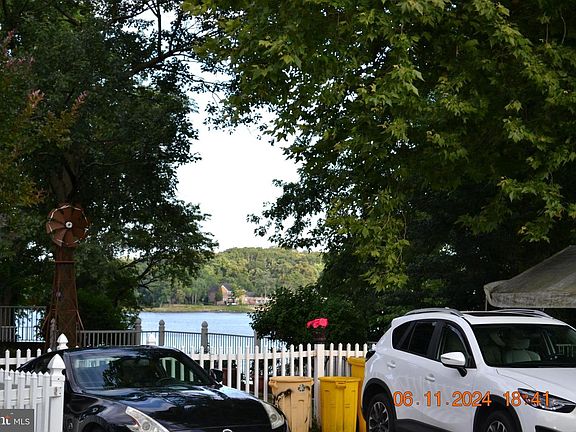 4th image of 329 Bar Harbor Rd
