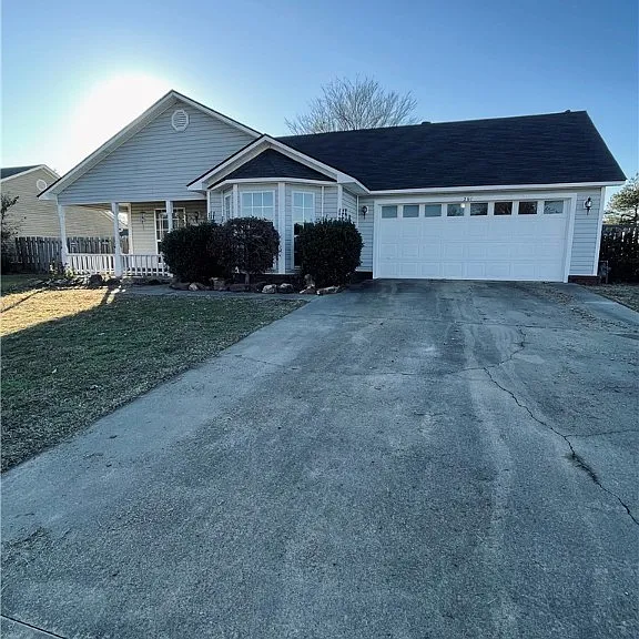 261 Locust Dr — Photo 1