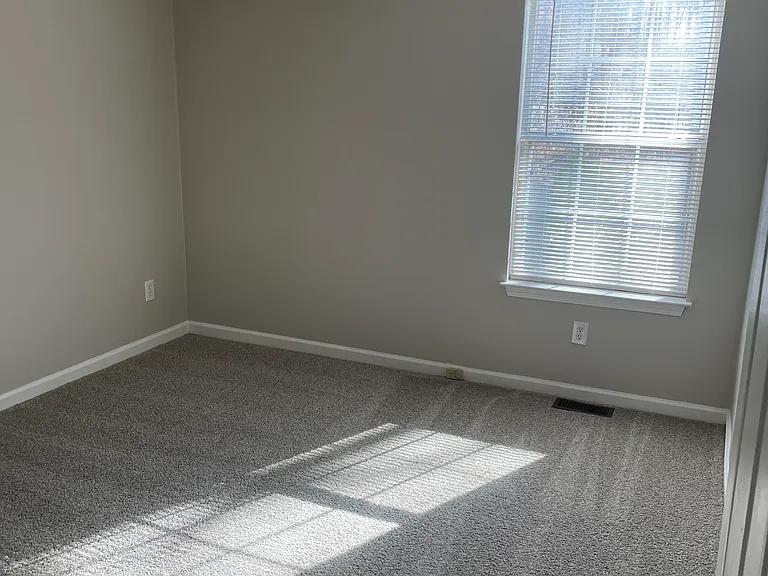 1241 Ling Way — Photo 13