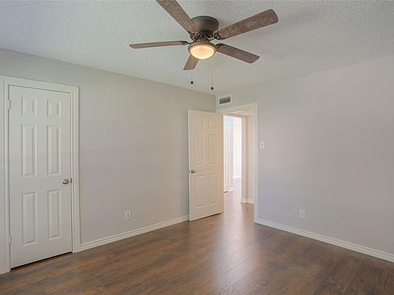 5th image of 308 Valley Park Dr