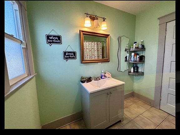 Main shared bathroom