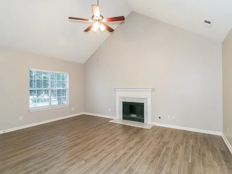 1205 Redbud Ct — Photo 7