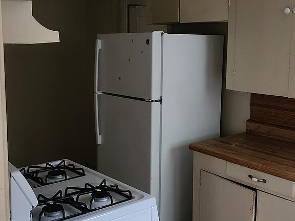 3rd image of 1546 Magnolia Ave #1546
