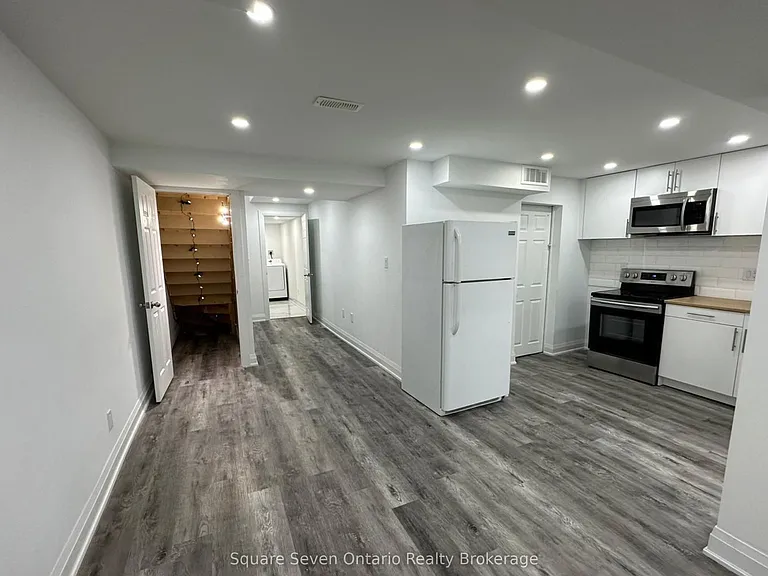 16 Napoleon Cres #LOWER LEVEL — Photo 6
