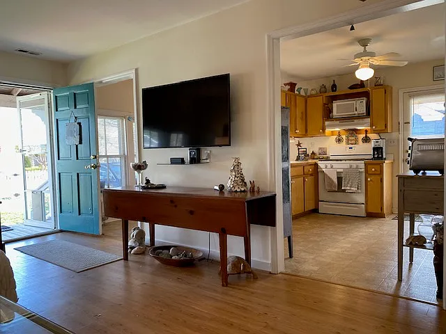 217 Gordon St — Photo 20