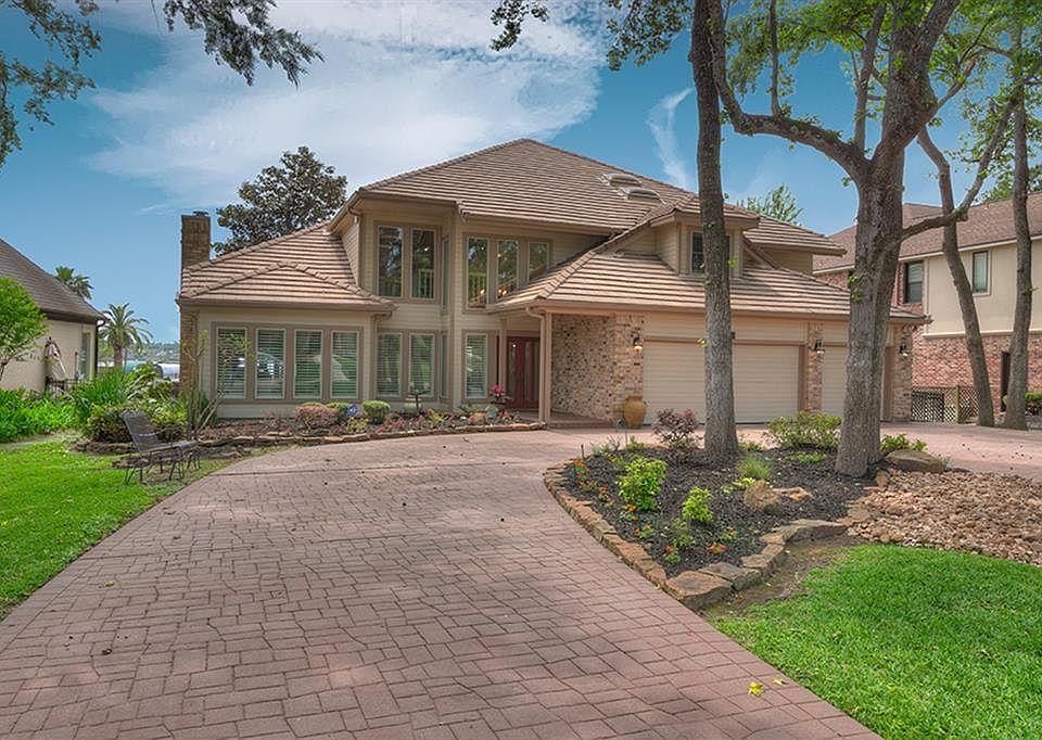 1st image of 12835 Oak Village Dr