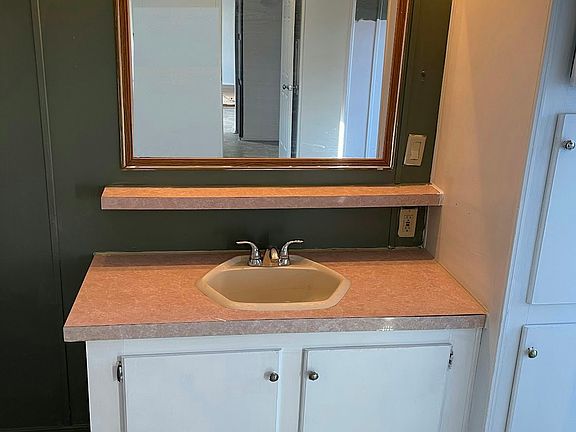 3rd image of 2706 Pearl Ave