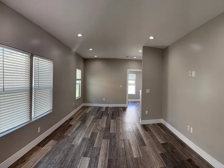 456 Foam St — Photo 12