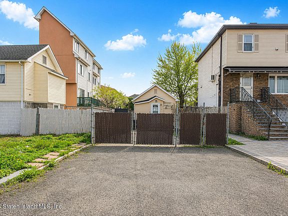 4th image of 306 Adams Ave