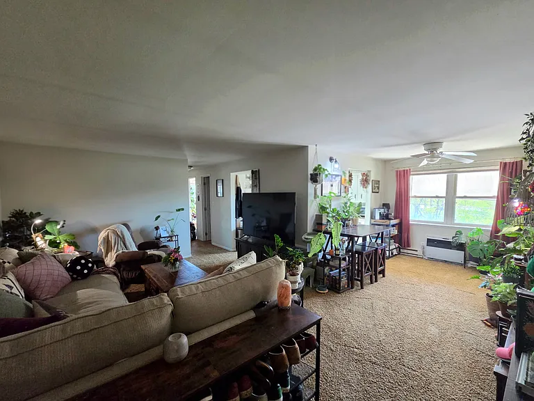105 S River Rd #A — Photo 3