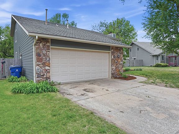 4th image of 2511 Glacier Dr