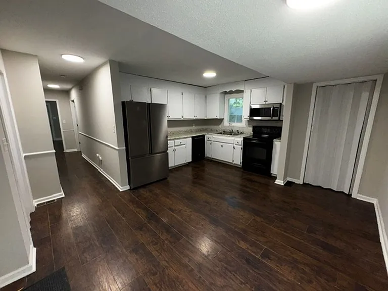216 W Lee Ave — Photo 9