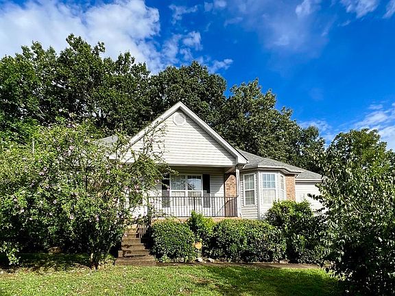 2nd image of 1028 Saddlestone Dr