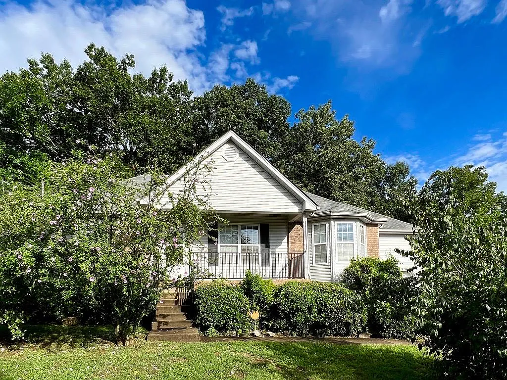 Building Photo - 1028 Saddlestone Dr