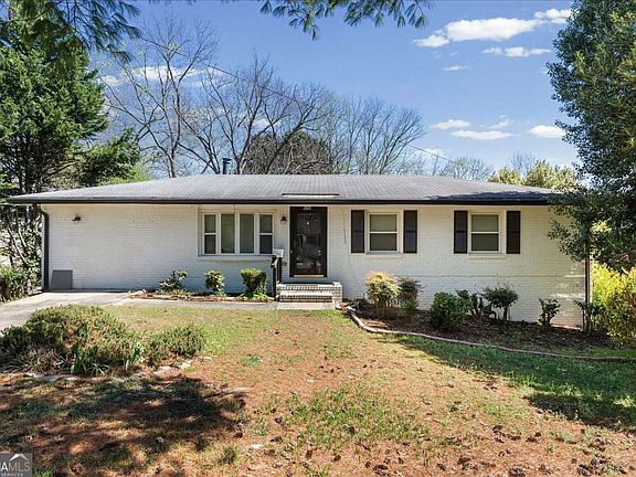2nd image of 2815 Carolyn Dr SE