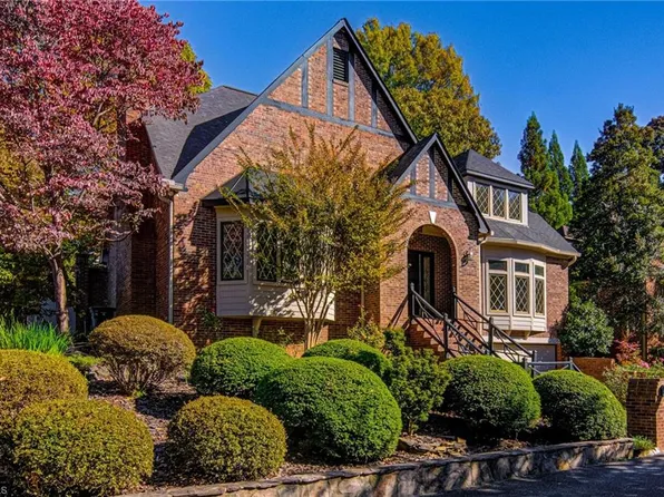 116 Candlewyck Dr, Winston Salem, NC 27104