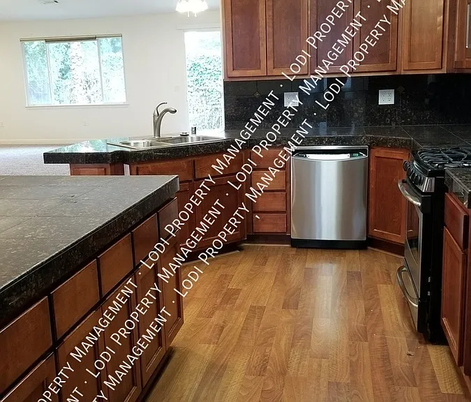 18640 Chestnut St — Photo 24
