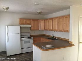 636 W 45th Avenue, 10