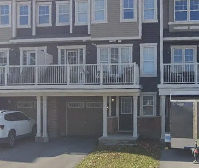 315 Pumpkinseed Cres — Photo 1