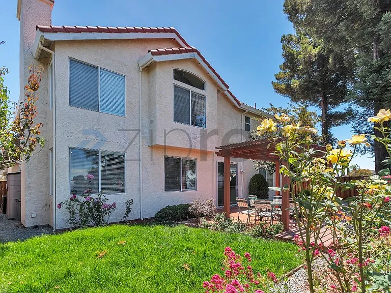 1001 Sandhurst Dr — Photo 37