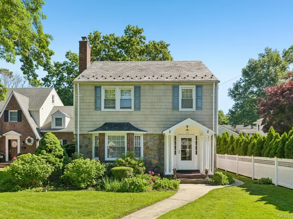 131 Floral Parkway, Floral Park, NY 11001