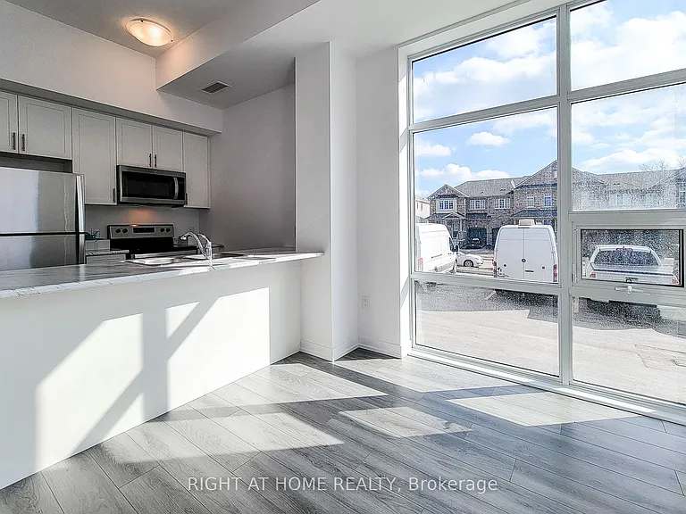 470 Dundas St E #112 — Photo 9